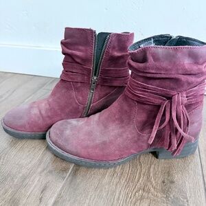 Born wine/burgundy suede booties